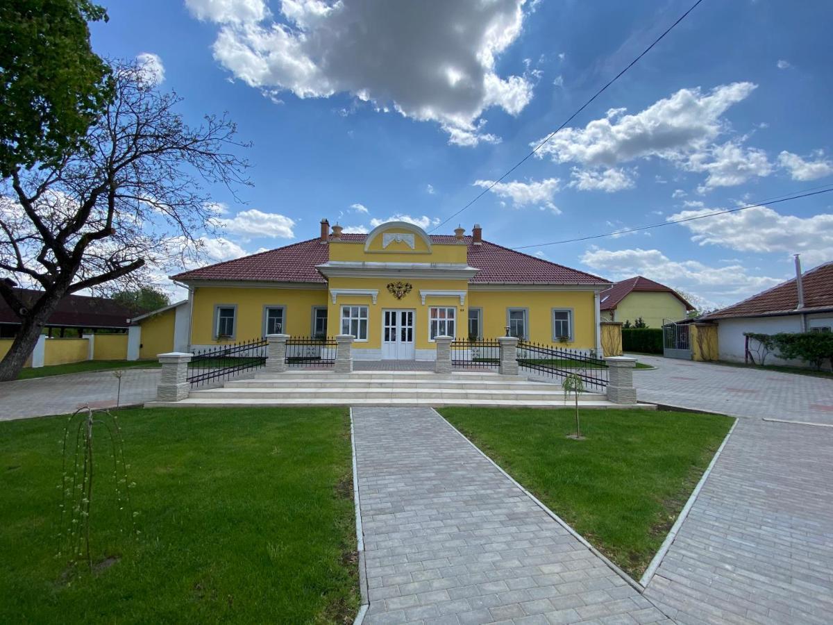 Kuria Vendeghaz Hotel Poroszlo Luaran gambar