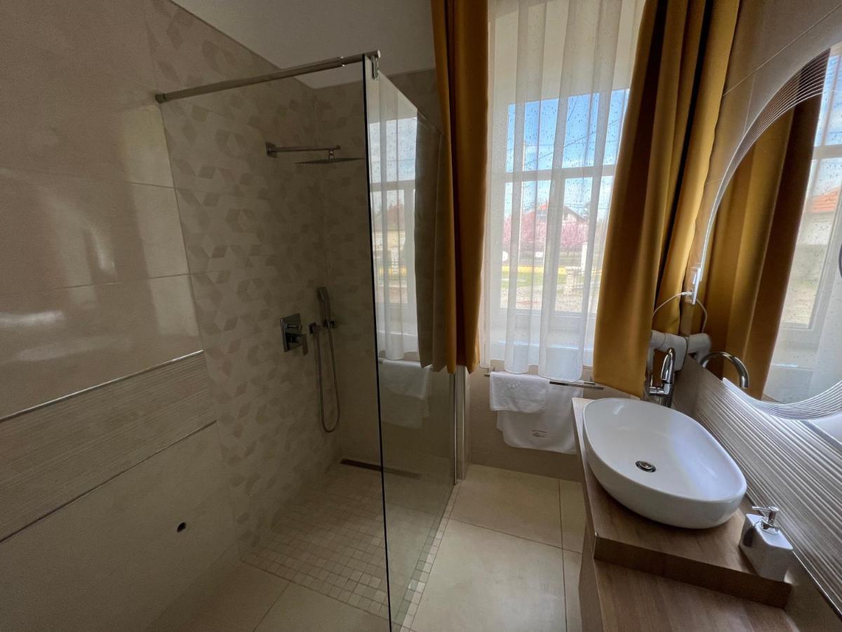 Kuria Vendeghaz Hotel Poroszlo Luaran gambar